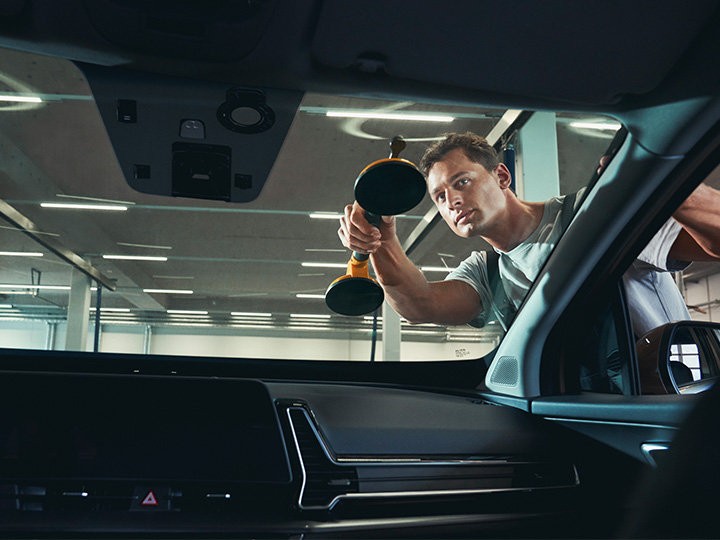 In Ihrer Kia Niederlassung erklärt man Ihnen gern die Details Ihrer Reparatur.