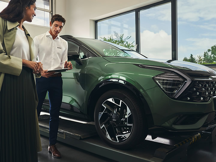 Geschulte Mechaniker erklären Ihnen gern, welche Instandhaltungsarbeiten für Ihren Kia empfehlenswert sind.