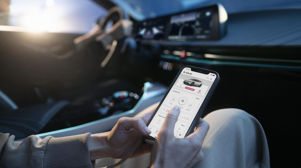 Stay seamlessly connected to your Kia