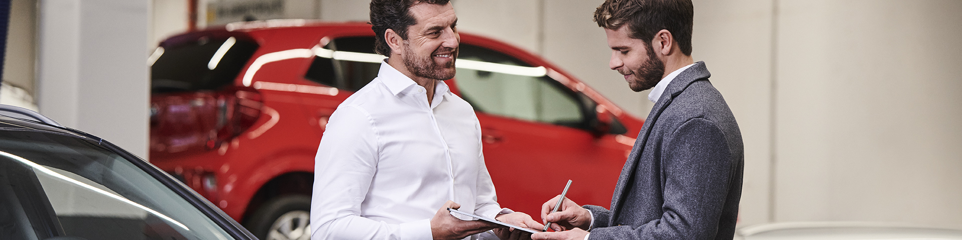 Mechanic shows the customer the fixed prices offer