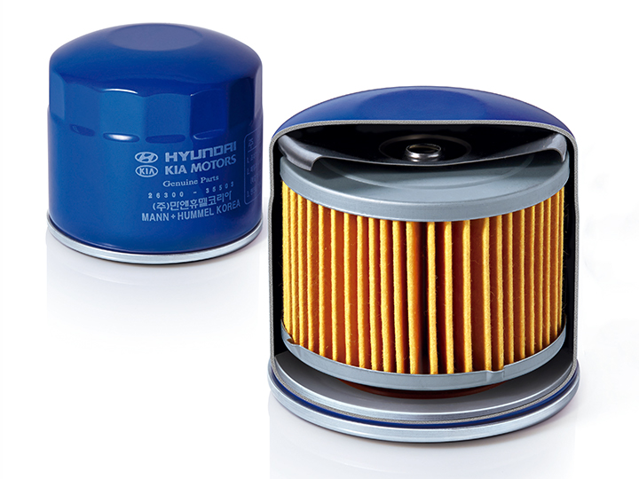 Customer holding the oil filter