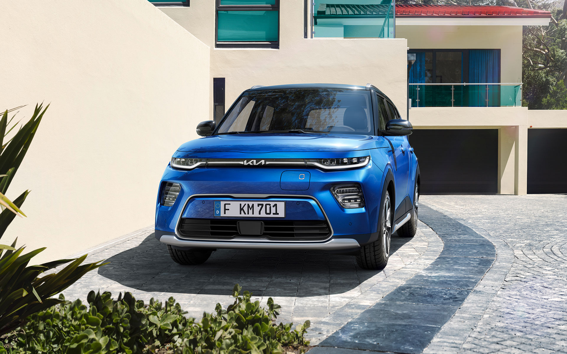 Kia e-Soul front and side view