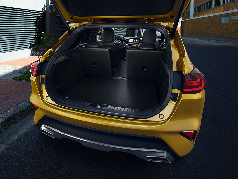 Kia XCeed folding seats and boot space