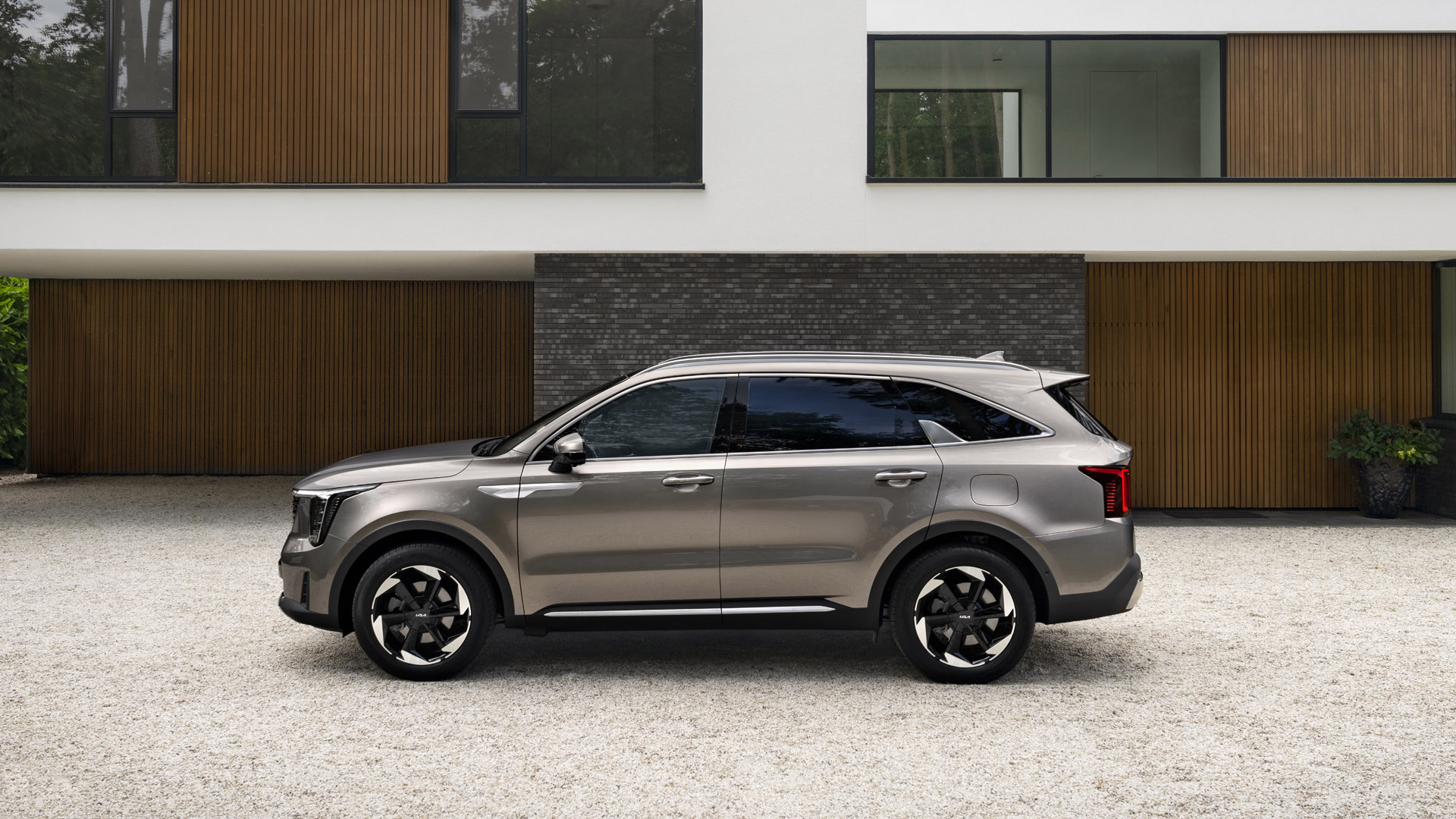 New Kia Sorento side view